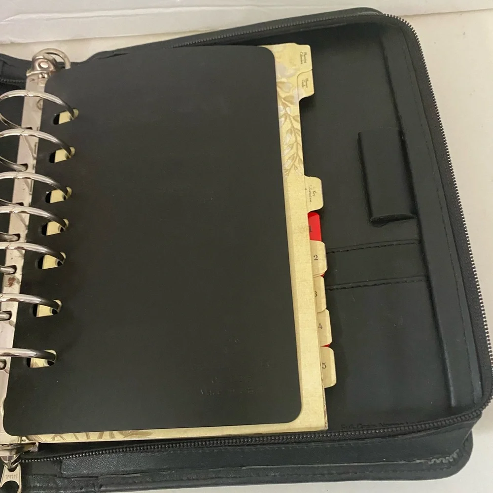 Vintage Franklin Covey Black Sleek Zipped 7 Ring Leather Planner CL12215